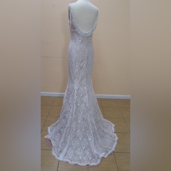 Wedding dress and veil - Picture 3 of 5